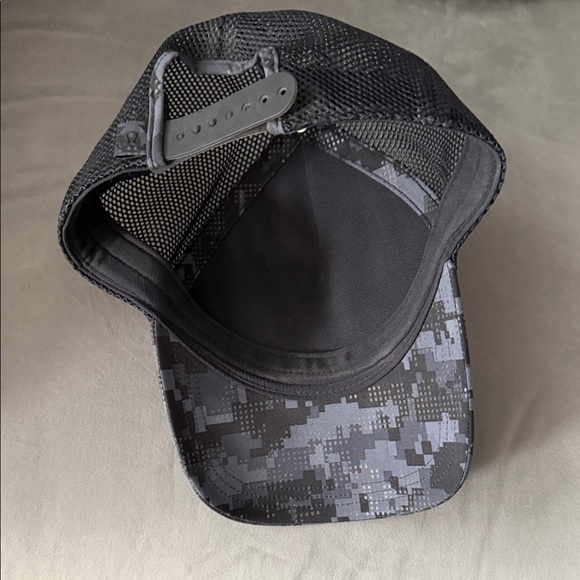 Lululemon hat - Picture 2 of 4